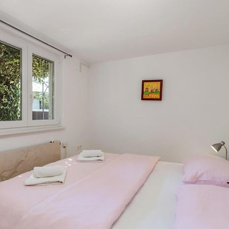 Nice Home In Krk With Kitchen Крк Екстер'єр фото