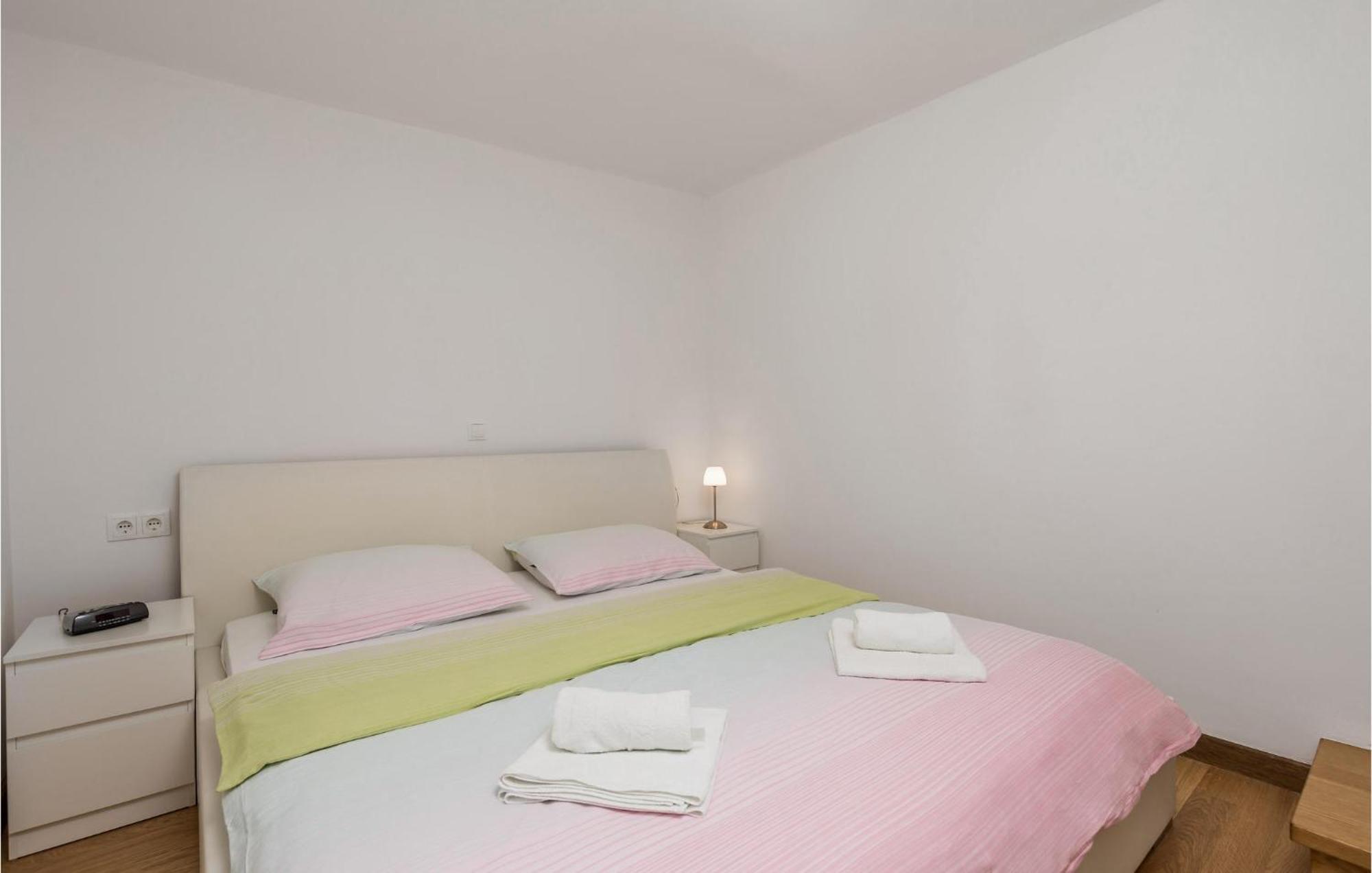 Nice Home In Krk With Kitchen Крк Екстер'єр фото
