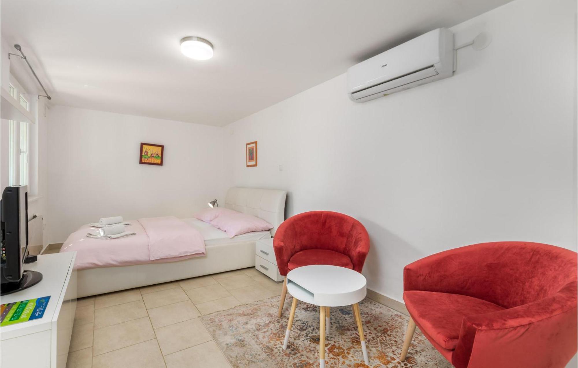 Nice Home In Krk With Kitchen Крк Екстер'єр фото