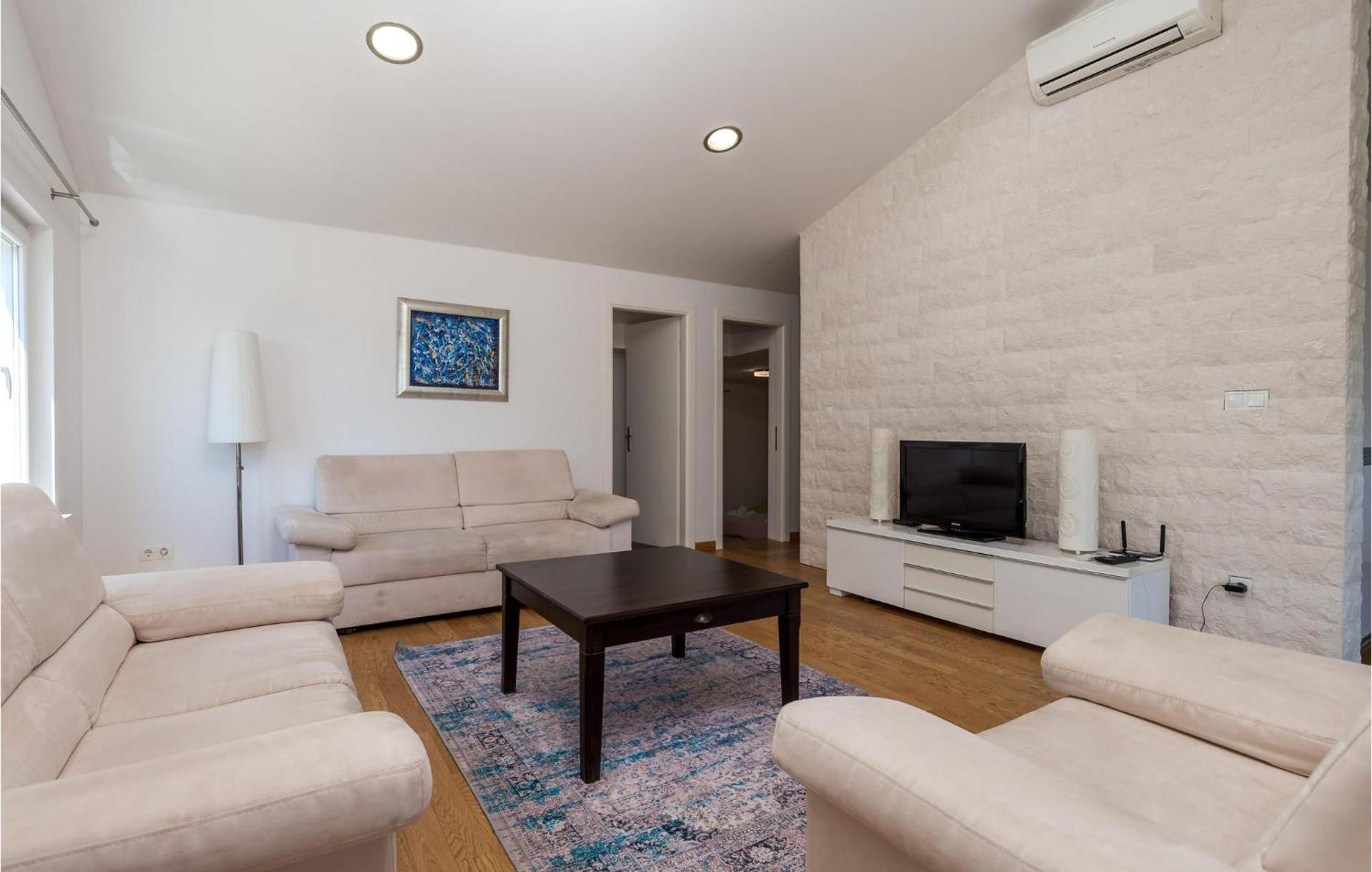Nice Home In Krk With Kitchen Крк Екстер'єр фото